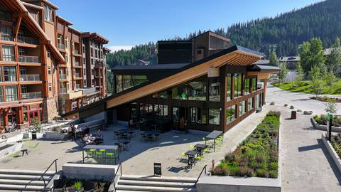 crows bench patio in the summer at Schweitzer