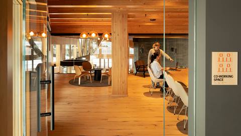 people working in glass room working space at Schweitzer