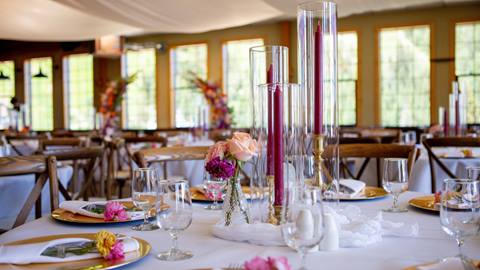 image of wedding table setting at Schweitzer