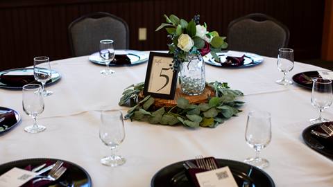 image of wedding table setting at Schweitzer