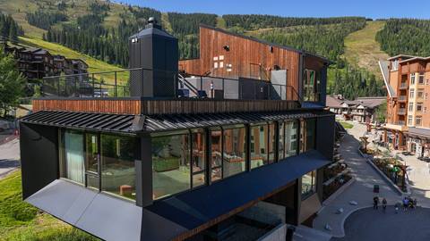 Schweitzer lodging Humbird exterior in summer