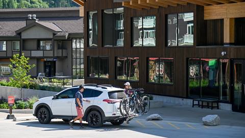 Mountain Bikers unloading their car at Schweitzer lodging Humbird in summer