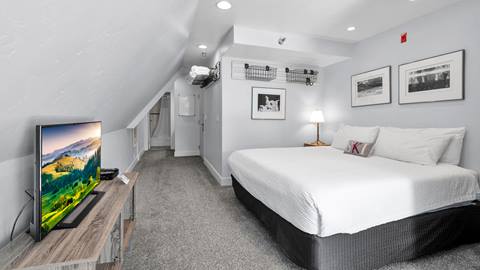 image of bedroom in condo at Selkirk Lodge