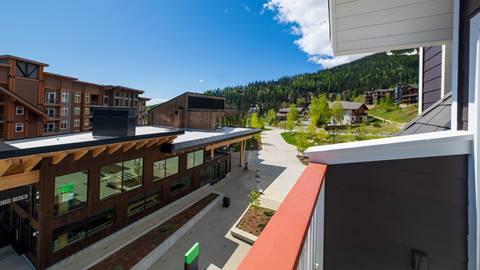 image of view outside of selkirk condo