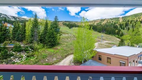 image of view from condo at Selkirk Lodge at Schweitzer