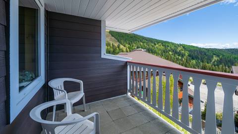 image of patio at Selkirk Condo at Schweitzer