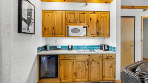image of kitchenette area of selkirk condo