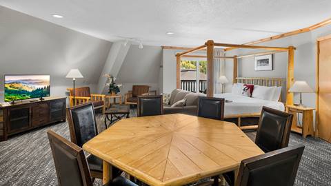 image of room and dining table at Selkirk Condo at Schweitzer
