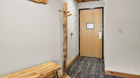 image of entry hallway at Selkirk Condo at Schweitzer