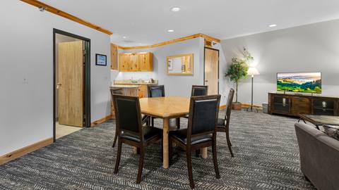 image of dining area at Selkirk Condo at Schweitzer