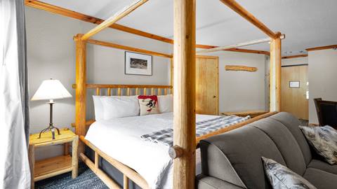 image of bed at Selkirk Condo at Schweitzer