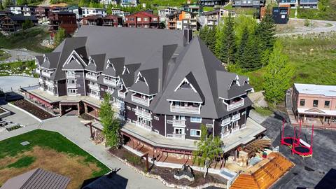 Drone view of Schwietzer's summer lodging rental the Selkirk Lodge 