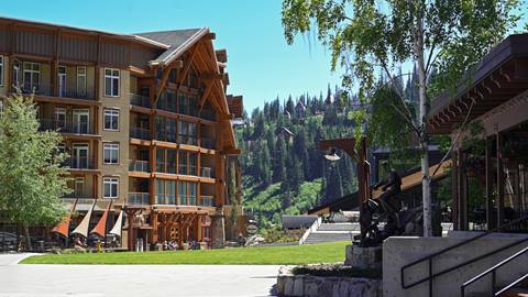 exterior photo of the White Pine Lodge at Schweitzer's Village