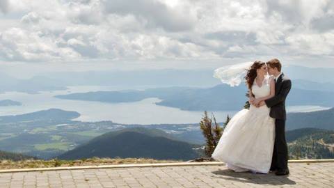 couple getting married at Schweitzer summit