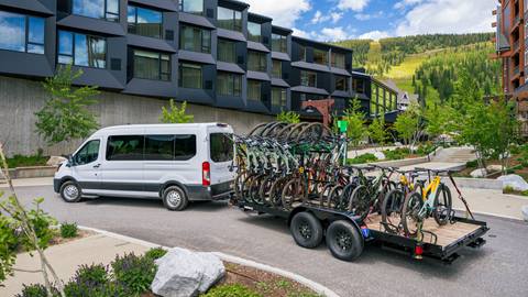 picture of schweitzer bike shuttle with bike trailer in the schweitzer village