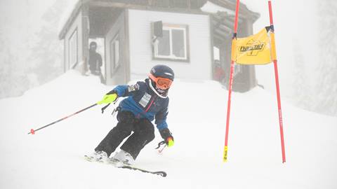 nastar alpine racing kid skier fog carve at schweitzer
