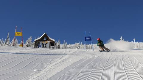 adult skier racing in nastar alpine racing at schweitzer