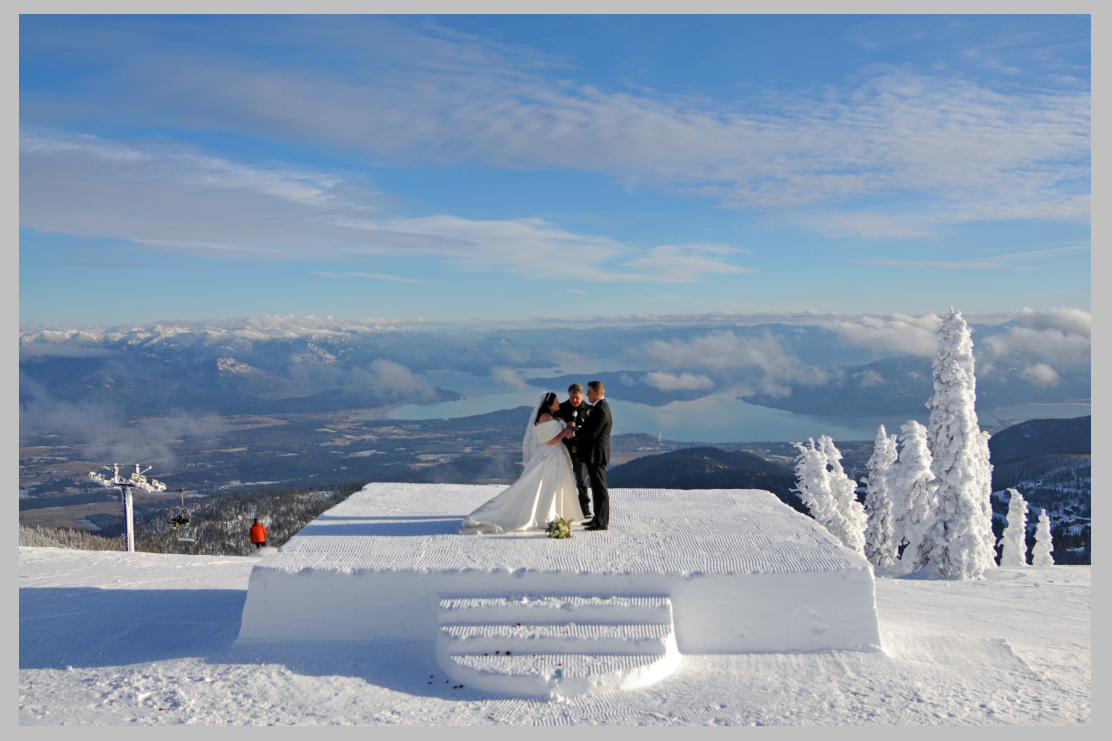 wedding in winter on summit of Schweitzer